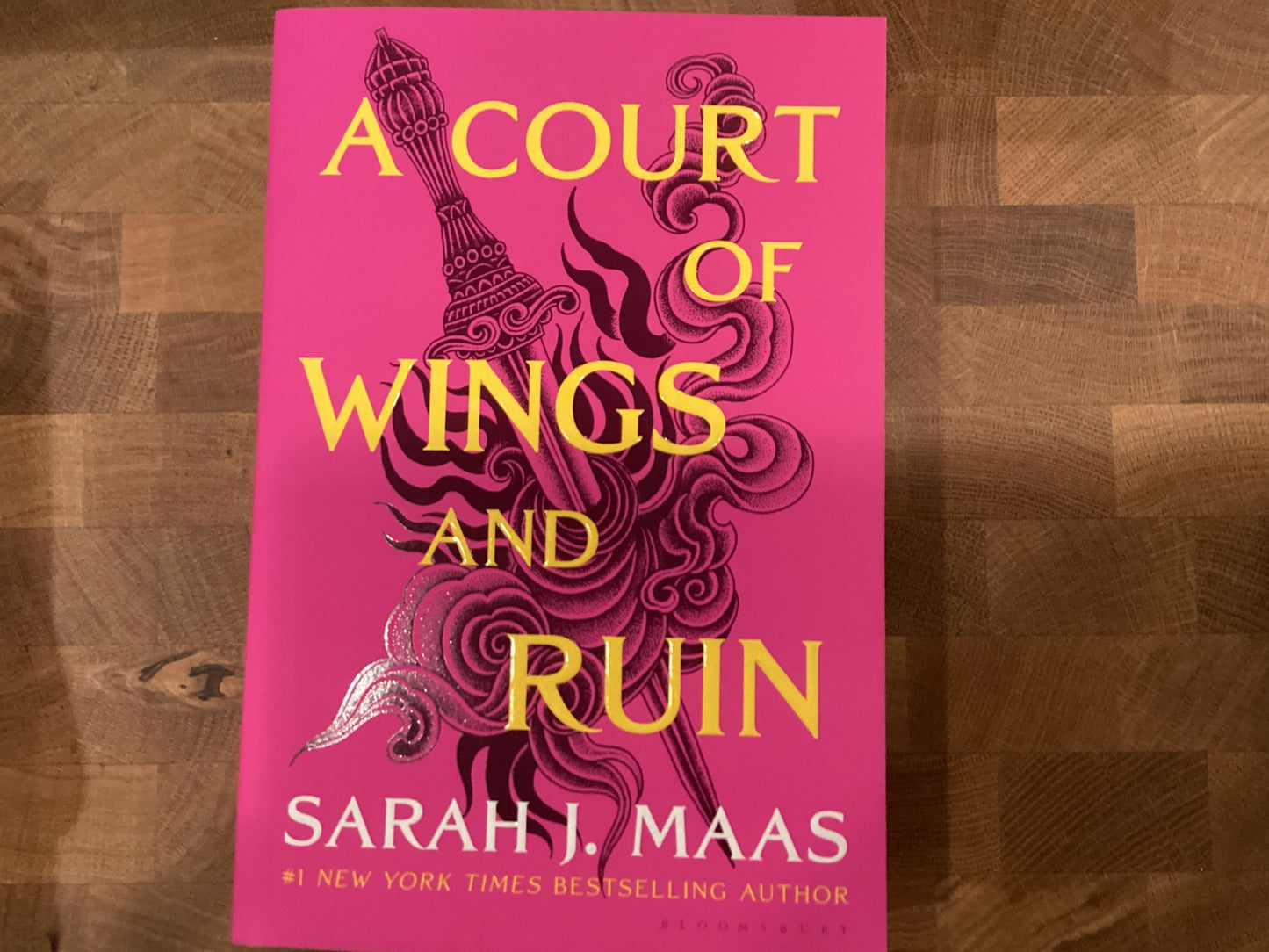 A Court of Wings and Ruin (Paperback)